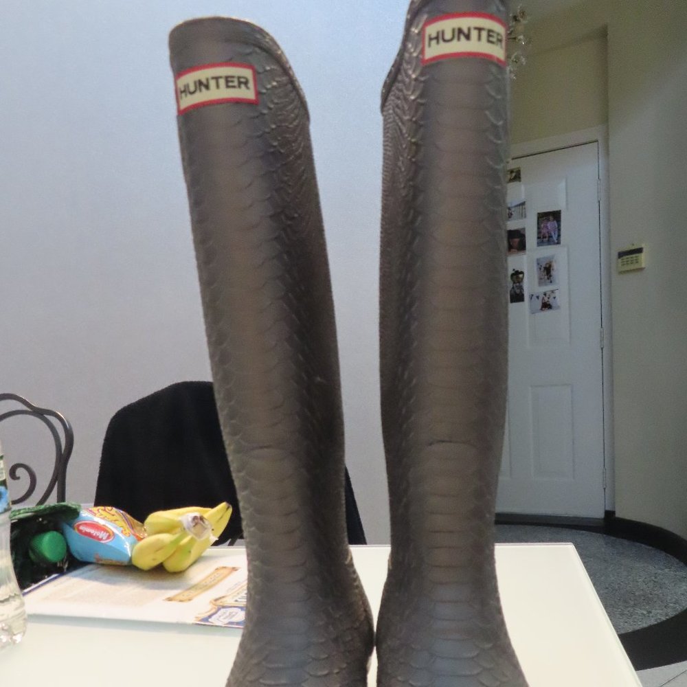 One of a kind! Slate grey crocodile hunter beautiful boots! 38 euro